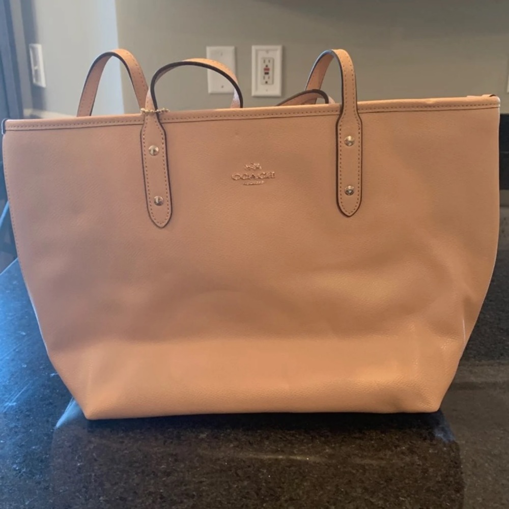 🆕 Tan Leather Coach Bag 🖤